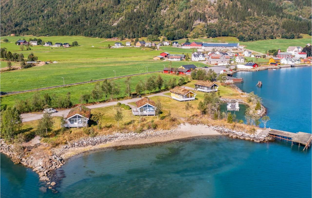Cozy Home In Fjaerland With House A Mountain View Luaran gambar