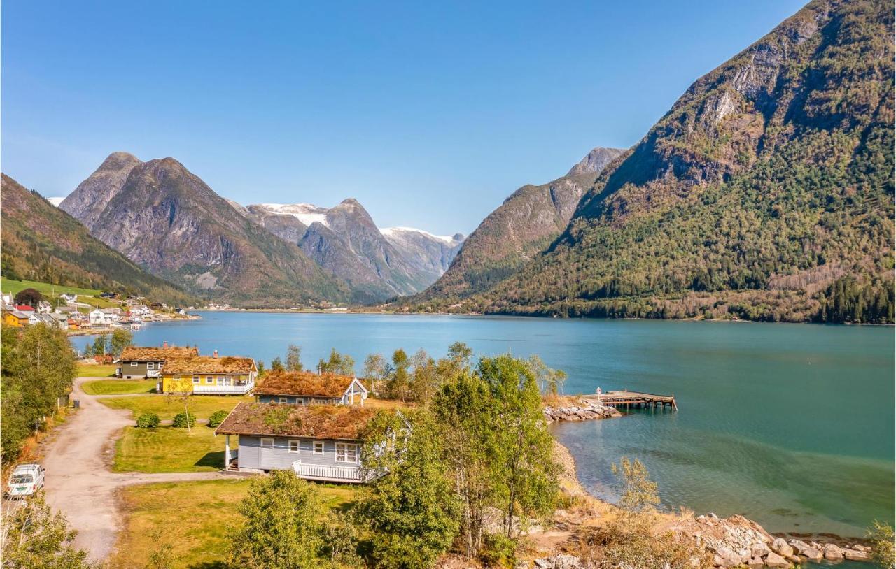 Cozy Home In Fjaerland With House A Mountain View Luaran gambar