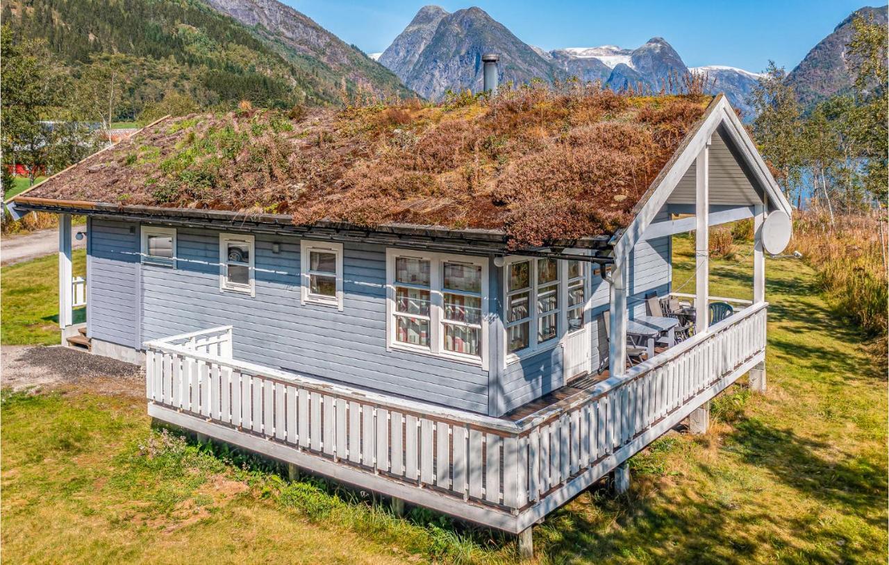 Cozy Home In Fjaerland With House A Mountain View Luaran gambar