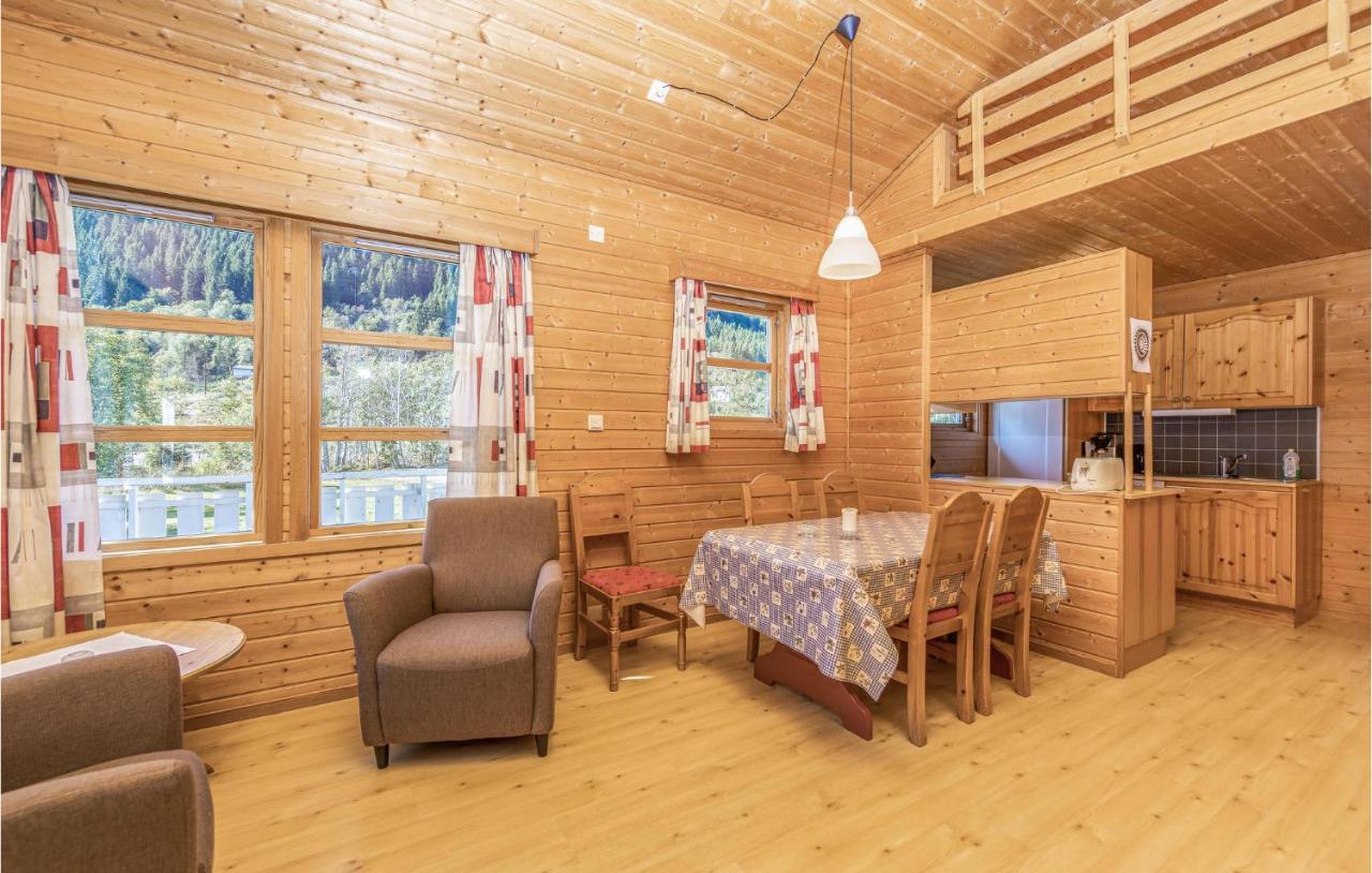 Cozy Home In Fjaerland With House A Mountain View Luaran gambar