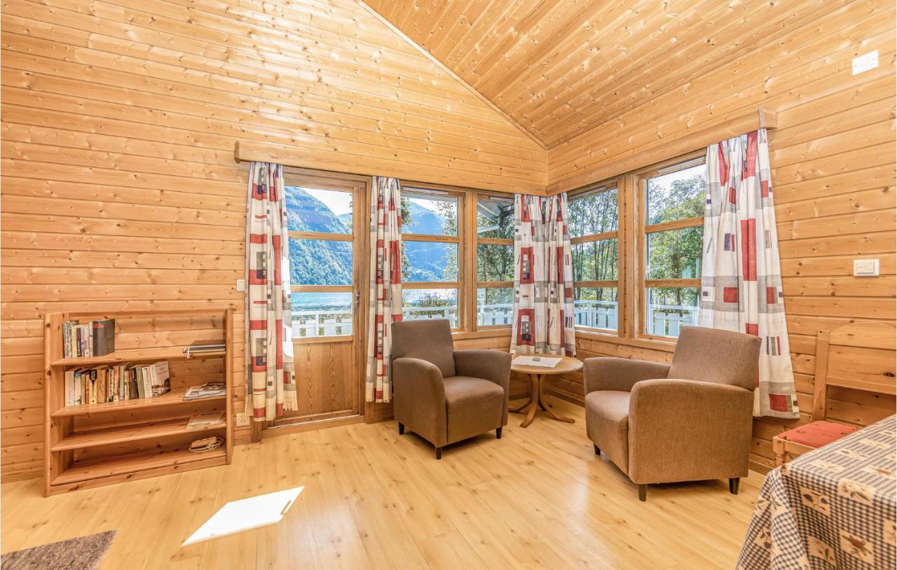 Cozy Home In Fjaerland With House A Mountain View Luaran gambar
