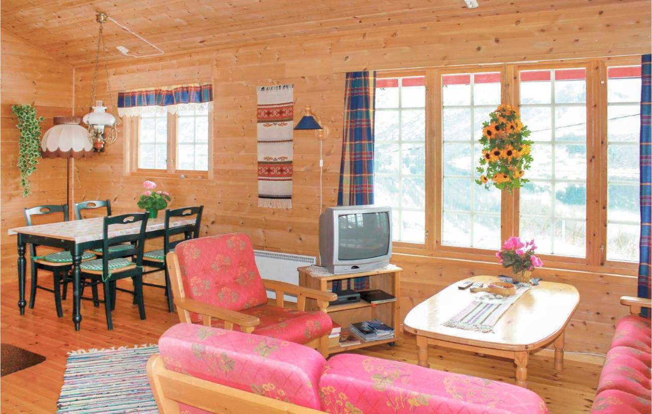 Cozy Home In Fjaerland With House A Mountain View Luaran gambar