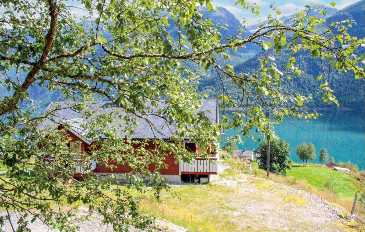 Cozy Home In Fjaerland With House A Mountain View Luaran gambar